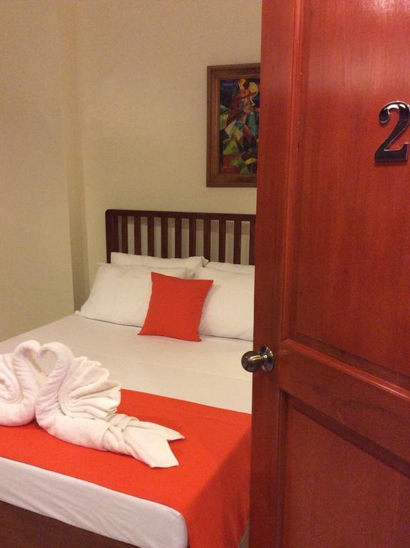 Bed and Breakfast Casa Roces Легаспи Номер фото